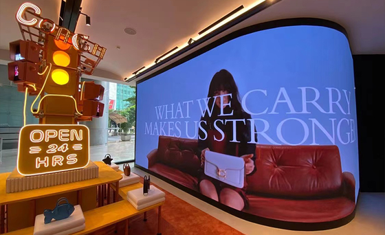 Colorful Square Indoor Full Color Led Display P2.5  For Square Column 640x480mm Die-casting Aluminum