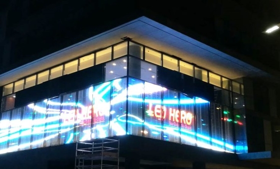 16.7 Trillion Back Led Window Display Screen 220W/ M2 P7.8 High Brightness