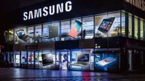 Colorful Digital LED Window Display Screen Panel SMD2020 32873 Pixels