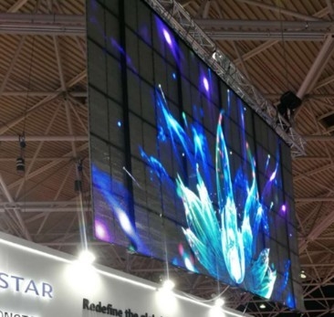 3.9mm 7.8mm TV Commercial Advertising Led Display Screen HD Hanging
