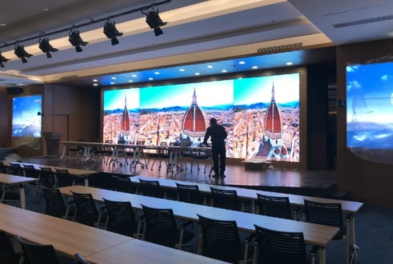 Small Pixel P2.5 Indoor LED Display Full Color LED Video Screen Wide Viewing Angle