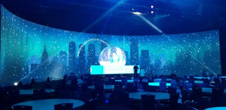 HD LED Wall Display Screen Rental P3.91 Curved LED Display For Wedding Church Stage